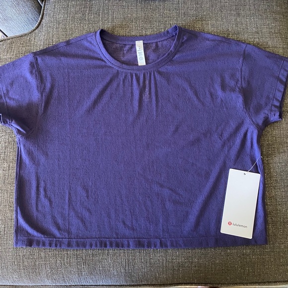 lululemon athletica Tops - Lululemon Cates Tee *mesh 💜
